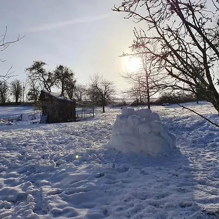 The Barn House : Mini Farm In The Garden بيت للعطل